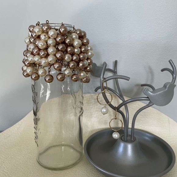 Stella & Dot - Grace Pearl Bracelet and Earrings Set - Picture 3 of 7